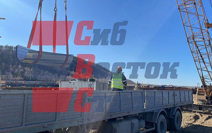 Разгрузка металлопроката на стройплощадке